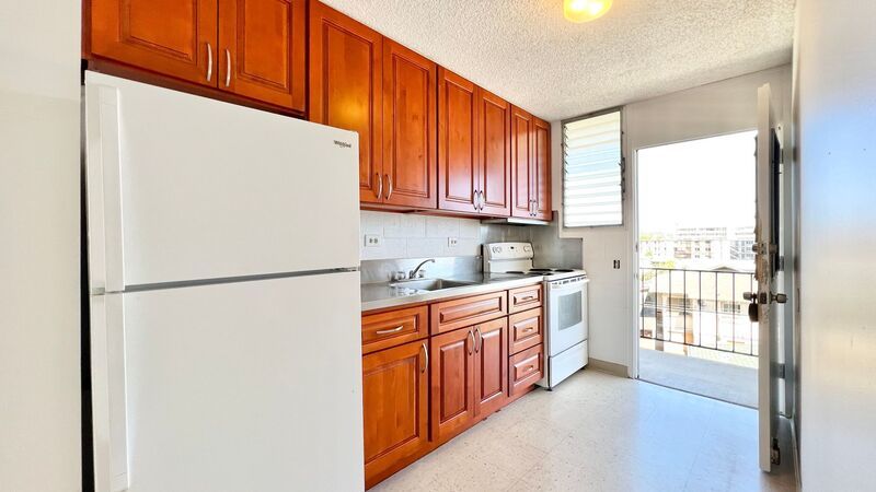 2 BEDROOM WALK-UP UNIT IN CONVENIENT MOILIILI property image