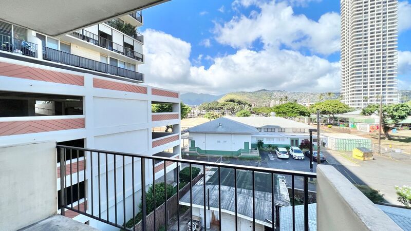 2 BEDROOM WALK-UP UNIT IN CONVENIENT MOILIILI property image