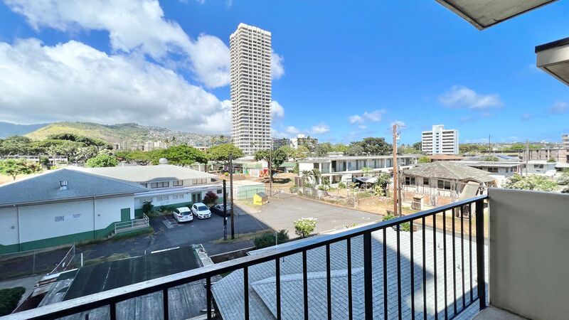 2 BEDROOM WALK-UP UNIT IN CONVENIENT MOILIILI property image