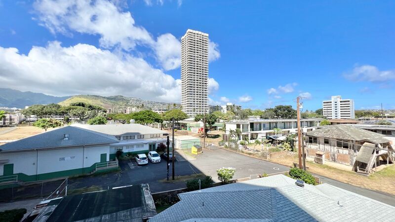 2 BEDROOM WALK-UP UNIT IN CONVENIENT MOILIILI property image