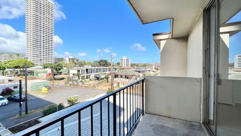 2 BEDROOM WALK-UP UNIT IN CONVENIENT MOILIILI property image