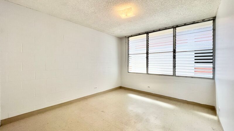 2 BEDROOM WALK-UP UNIT IN CONVENIENT MOILIILI property image