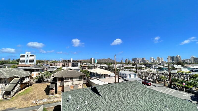 2 BEDROOM WALK-UP UNIT IN CONVENIENT MOILIILI property image