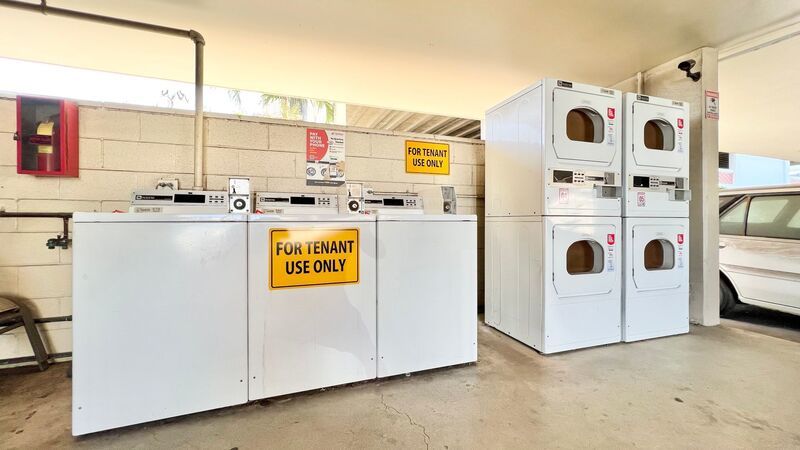 2 BEDROOM WALK-UP UNIT IN CONVENIENT MOILIILI property image