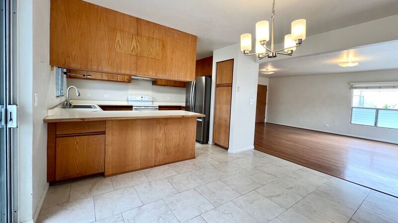 AVAILABLE NOW! LARGE 1 BED/1 BATH UNIT IN KANEOHE W/2 TANDEM PARKING, OPEN LANAI AND YARD. property image