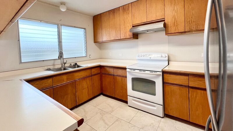 AVAILABLE NOW! LARGE 1 BED/1 BATH UNIT IN KANEOHE W/2 TANDEM PARKING, OPEN LANAI AND YARD. property image