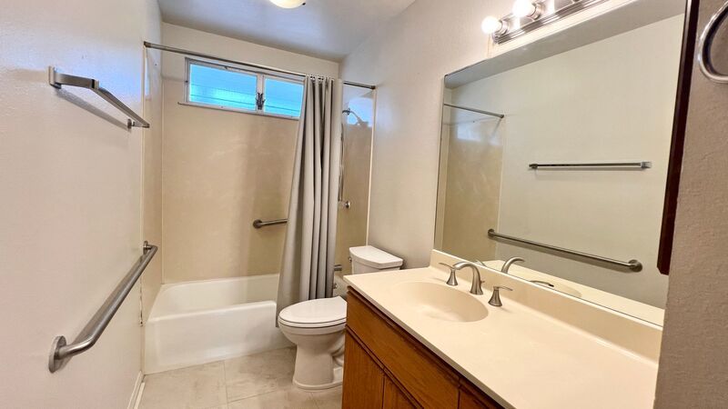 AVAILABLE NOW! LARGE 1 BED/1 BATH UNIT IN KANEOHE W/2 TANDEM PARKING, OPEN LANAI AND YARD. property image