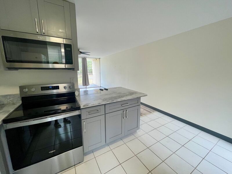 1Bed / 1Bath / 1Parking W/D In Unit! Waipio Acres- Waikalani Woodlands! property image