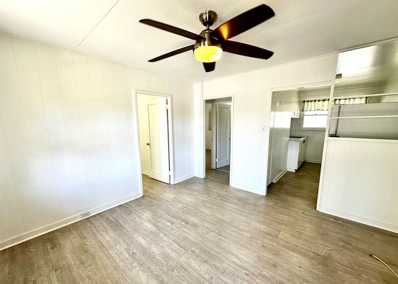 MO'ILI'ILI - Walk-Up Unit on Second Story: 2 BED/1 BATH AVAILABLE NOW includes 1 PARKING and WASHER!! property image