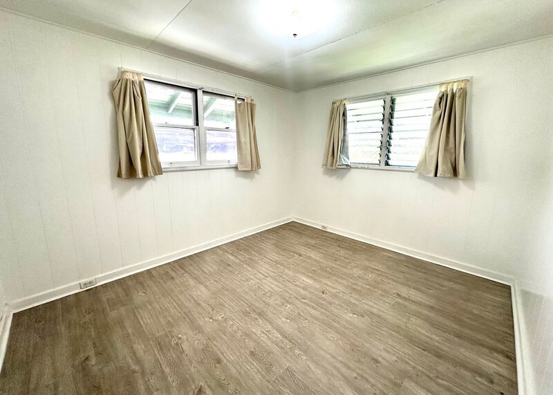 MO'ILI'ILI - Walk-Up Unit on Second Story: 2 BED/1 BATH AVAILABLE NOW includes 1 PARKING and WASHER!! property image