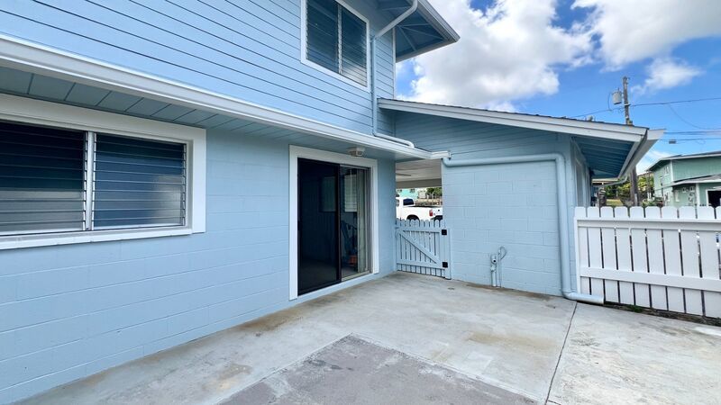 AVAILABLE NOW! LARGE 900 SQUARE FOOT1 BED/1 BATH UNIT IN KANEOHE W/2 TANDEM PARKING, OPEN LANAI AND YARD. property image