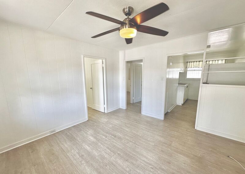 MO'ILI'ILI - Walk-Up Unit on Second Story: 2 BED/1 BATH AVAILABLE NOW includes 1 PARKING and WASHER!! property image