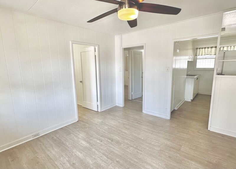 MO'ILI'ILI - Walk-Up Unit on Second Story: 2 BED/1 BATH AVAILABLE NOW includes 1 PARKING and WASHER!! property image