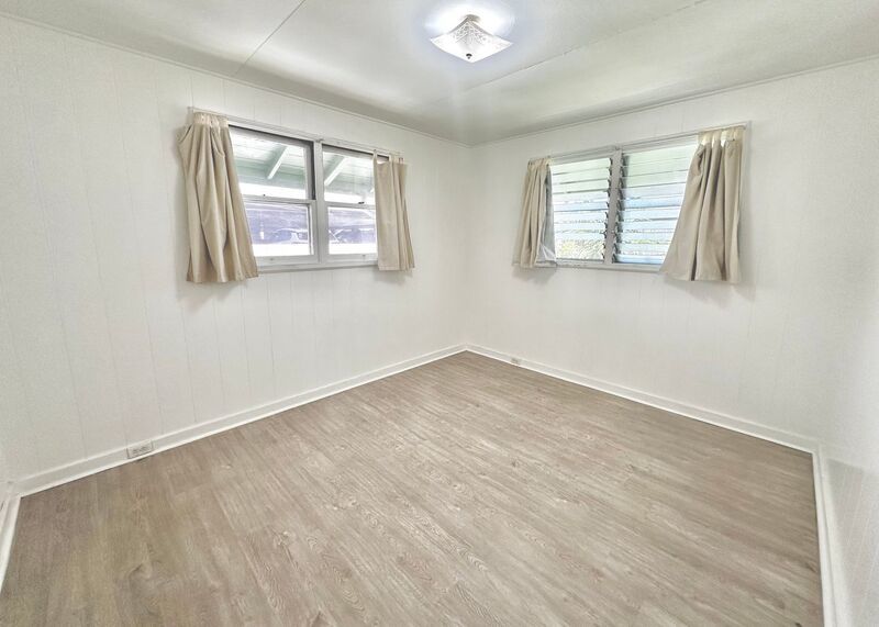 MO'ILI'ILI - Walk-Up Unit on Second Story: 2 BED/1 BATH AVAILABLE NOW includes 1 PARKING and WASHER!! property image