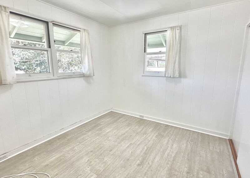 MO'ILI'ILI - Walk-Up Unit on Second Story: 2 BED/1 BATH AVAILABLE NOW includes 1 PARKING and WASHER!! property image