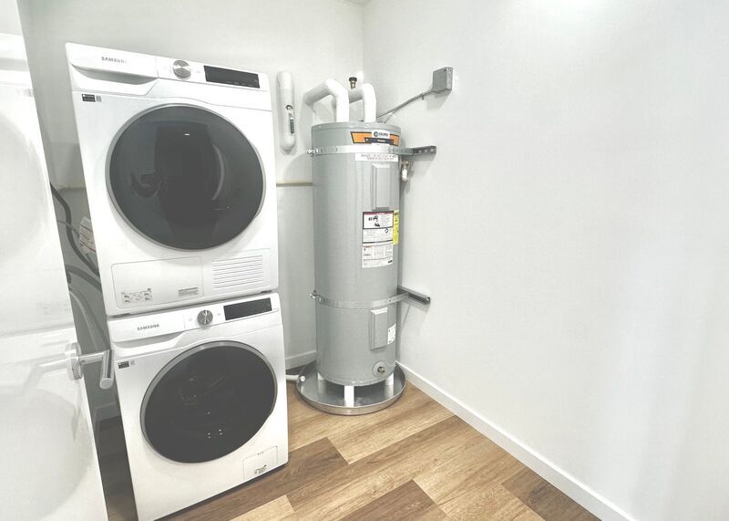 RARELY AVAIL 1 BED/1 BATH/1 PRKG OCEAN VIEWS IN THE PARK ON KE'EAUMOKU (Ala Moana) property image