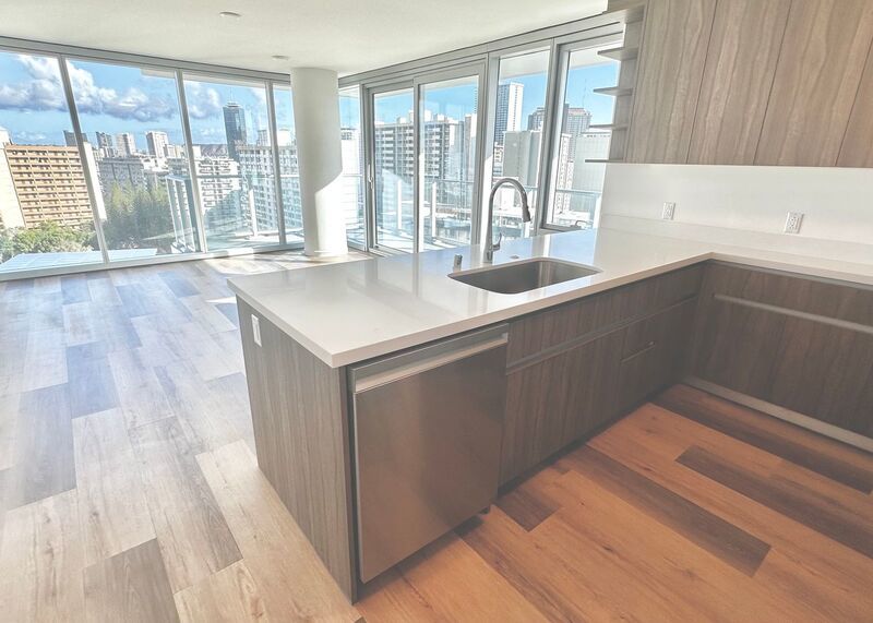 RARELY AVAIL 1 BED/1 BATH/1 PRKG OCEAN VIEWS IN THE PARK ON KE'EAUMOKU (Ala Moana) property image