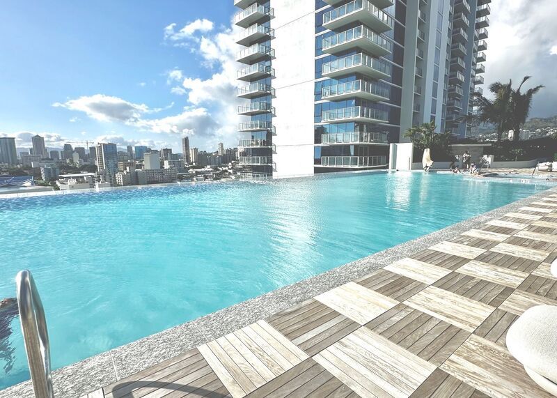 RARELY AVAIL 1 BED/1 BATH/1 PRKG OCEAN VIEWS IN THE PARK ON KE'EAUMOKU (Ala Moana) property image