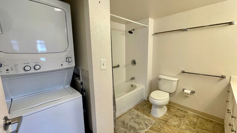 AVAILABLE NOW! - 801 SOUTH ST (KAKAAKO)!! GREAT LOCATION property image