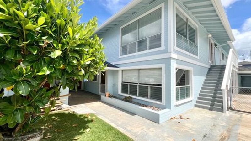 AVAILABLE NOW! PARTIALLY RENOVATED UPPER 2BED/2BATH 780 SQUARE FEET UNIT WITH 2 CAR TANDEM PARKING property image