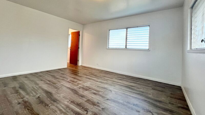AVAILABLE NOW! PARTIALLY RENOVATED UPPER 2BED/2BATH 780 SQUARE FEET UNIT WITH 2 CAR TANDEM PARKING property image