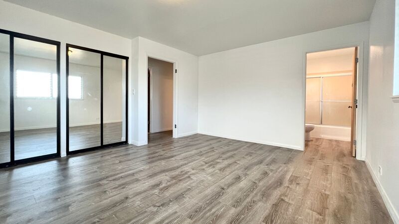 AVAILABLE NOW! PARTIALLY RENOVATED UPPER 2BED/2BATH 780 SQUARE FEET UNIT WITH 2 CAR TANDEM PARKING property image