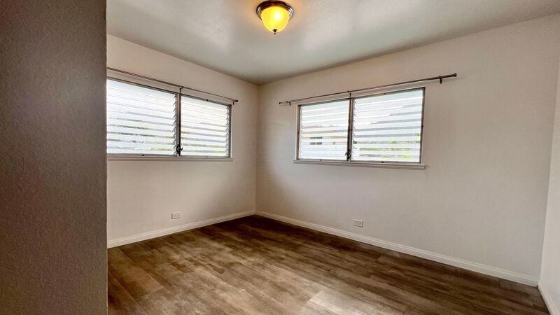 AVAILABLE NOW! PARTIALLY RENOVATED UPPER 2BED/2BATH 780 SQUARE FEET UNIT WITH 2 CAR TANDEM PARKING property image