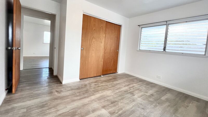 AVAILABLE NOW! PARTIALLY RENOVATED UPPER 2BED/2BATH 780 SQUARE FEET UNIT WITH 2 CAR TANDEM PARKING property image