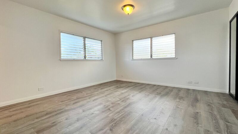 AVAILABLE NOW! PARTIALLY RENOVATED UPPER 2BED/2BATH 780 SQUARE FEET UNIT WITH 2 CAR TANDEM PARKING property image