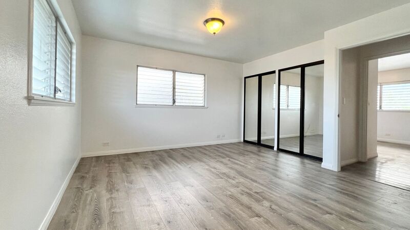 AVAILABLE NOW! PARTIALLY RENOVATED UPPER 2BED/2BATH 780 SQUARE FEET UNIT WITH 2 CAR TANDEM PARKING property image