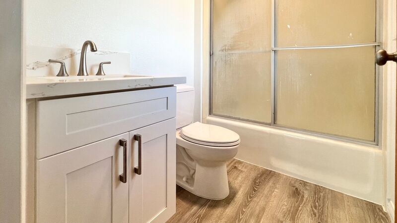 AVAILABLE NOW! PARTIALLY RENOVATED UPPER 2BED/2BATH 780 SQUARE FEET UNIT WITH 2 CAR TANDEM PARKING property image