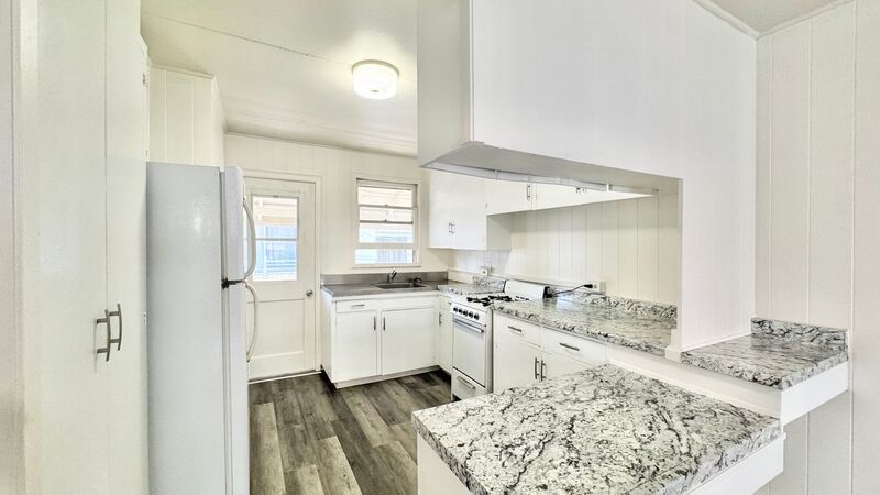 2 BEDROOM UPPER LEVEL UNIT IN CONVENIENT MCCULLY property image