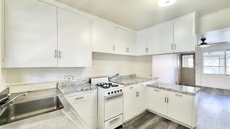 2 BEDROOM UPPER LEVEL UNIT IN CONVENIENT MCCULLY property image