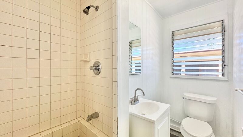 2 BEDROOM UPPER LEVEL UNIT IN CONVENIENT MCCULLY property image