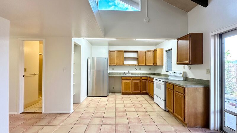 AVAILABLE NOW! 2 BED/1 BATH TOWNHOME W/ LOFT & COVERED PATIO IN MILILANI - Pet Friendly! property image