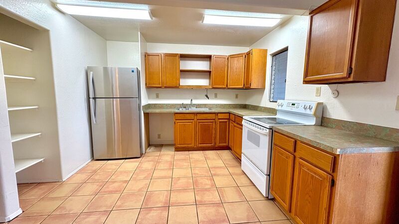 AVAILABLE NOW! 2 BED/1 BATH TOWNHOME W/ LOFT & COVERED PATIO IN MILILANI - Pet Friendly! property image