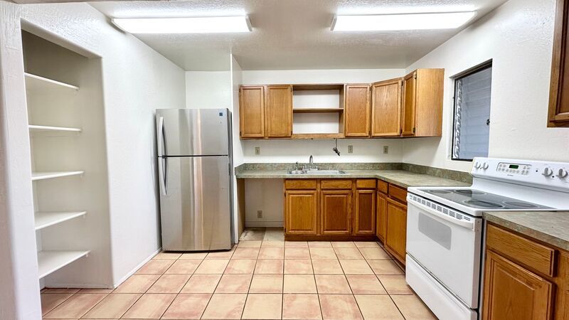 AVAILABLE NOW! 2 BED/1 BATH TOWNHOME W/ LOFT & COVERED PATIO IN MILILANI - Pet Friendly! property image