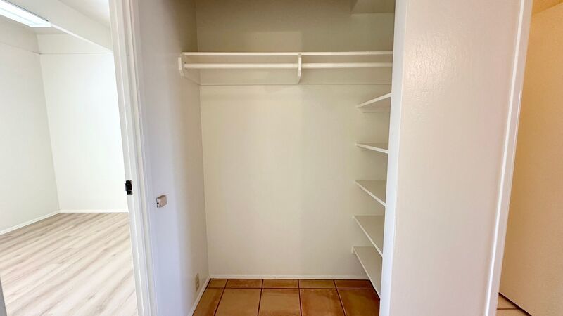 AVAILABLE NOW! 2 BED/1 BATH TOWNHOME W/ LOFT & COVERED PATIO IN MILILANI - Pet Friendly! property image