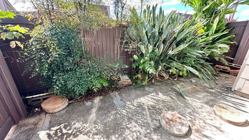 AVAILABLE NOW! 2 BED/1 BATH TOWNHOME W/ LOFT & COVERED PATIO IN MILILANI - Pet Friendly! property image