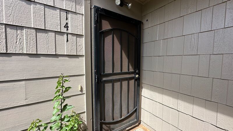 AVAILABLE NOW! 2 BED/1 BATH TOWNHOME W/ LOFT & COVERED PATIO IN MILILANI - Pet Friendly! property image