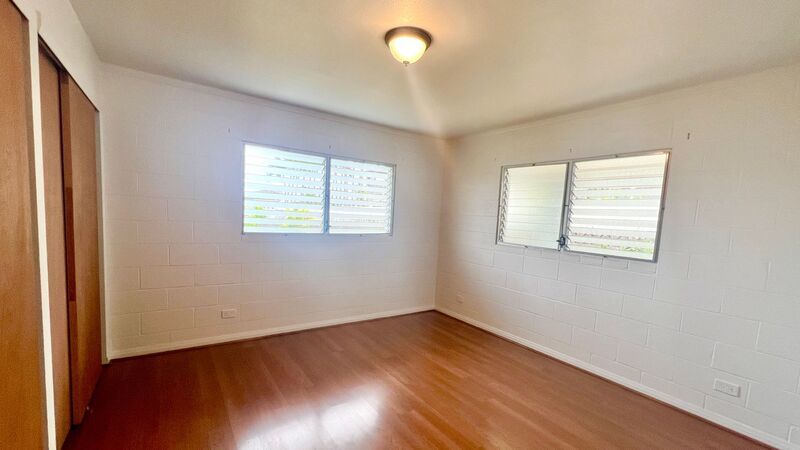 AVAILABLE NOW!  LARGE 1 BEDROOM, 1 BATHROOM UNIT WITH 2 CAR PARKING TANDEMEM property image