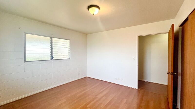 AVAILABLE NOW!  LARGE 1 BEDROOM, 1 BATHROOM UNIT WITH 2 CAR PARKING TANDEMEM property image