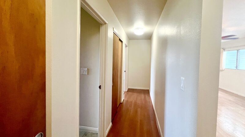 AVAILABLE NOW!  LARGE 1 BEDROOM, 1 BATHROOM UNIT WITH 2 CAR PARKING TANDEMEM property image