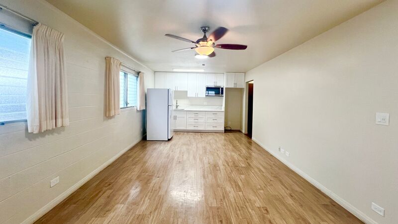 AVAILABLE NOW!  LARGE 1 BEDROOM, 1 BATHROOM UNIT WITH 2 CAR PARKING TANDEMEM property image