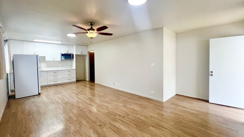 AVAILABLE NOW!  LARGE 1 BEDROOM, 1 BATHROOM UNIT WITH 2 CAR PARKING TANDEMEM property image