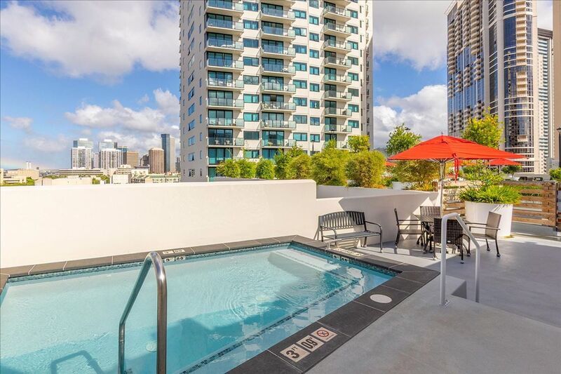 High Floor 2 BED/2 BATH/2 PRKG in brand new ILILANI - W/D INSIDE, LANAI, Corner Unit w/ Ocean View!! property image