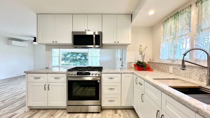 AVAIL NOW 3 BED/1 BATH, GARAGE, AC, & WASHER/DRYER in MANOA!! property image