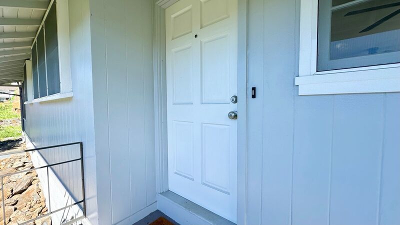 AVAIL NOW 3 BED/1 BATH, GARAGE, AC, & WASHER/DRYER in MANOA!! property image