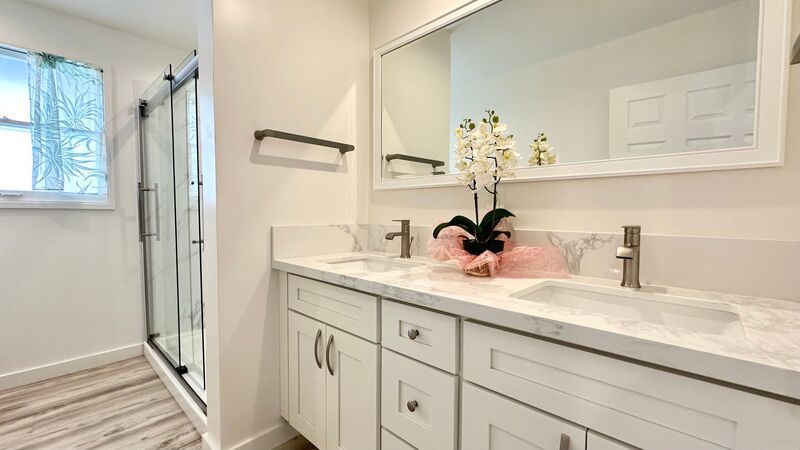 AVAIL NOW 3 BED/1 BATH, GARAGE, AC, & WASHER/DRYER in MANOA!! property image