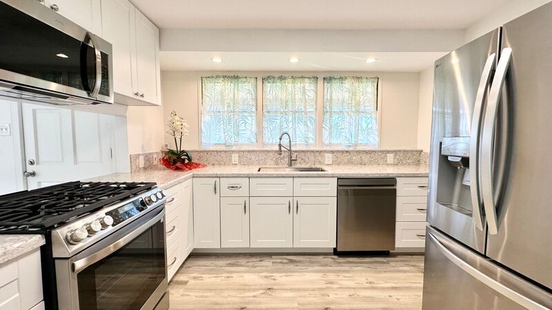 AVAIL NOW 3 BED/1 BATH, GARAGE, AC, & WASHER/DRYER in MANOA!! property image